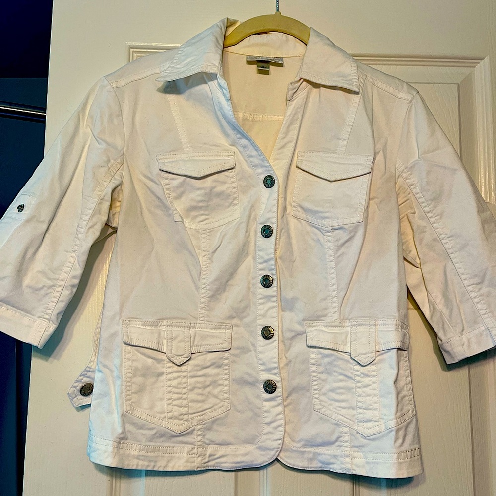 Dress Barn white blazer with button up sleeves and 4 front pockets, size small